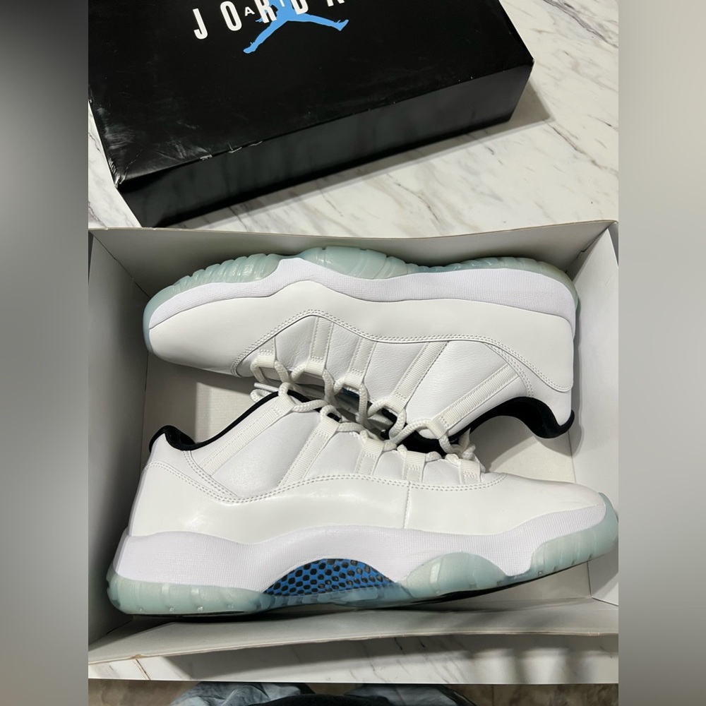 Jordan 11 retro low legend blue